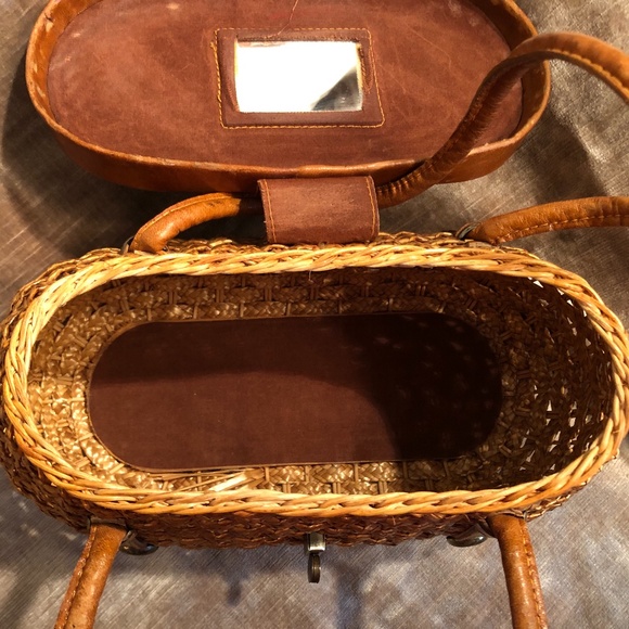 Vintage Tooled Leather Basket Purse - Picture 5 of 16